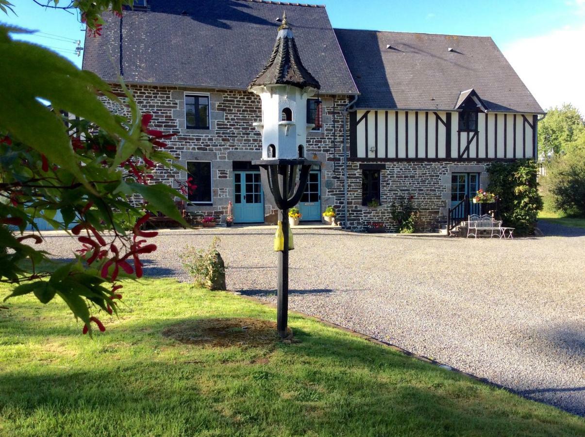 Maison Mai Or La Petite Maison Mai Or La Petite Grange Or All Three La Chapelle-Uree Bagian luar foto