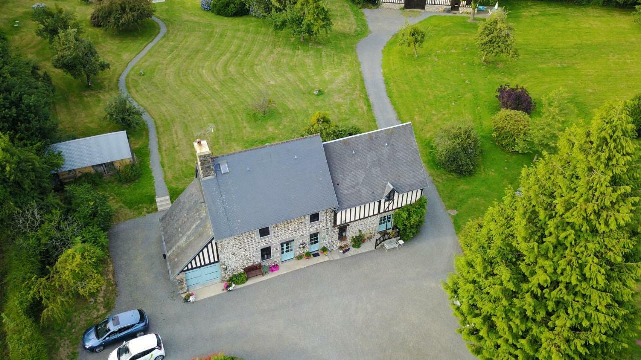 Maison Mai Or La Petite Maison Mai Or La Petite Grange Or All Three La Chapelle-Uree Bagian luar foto