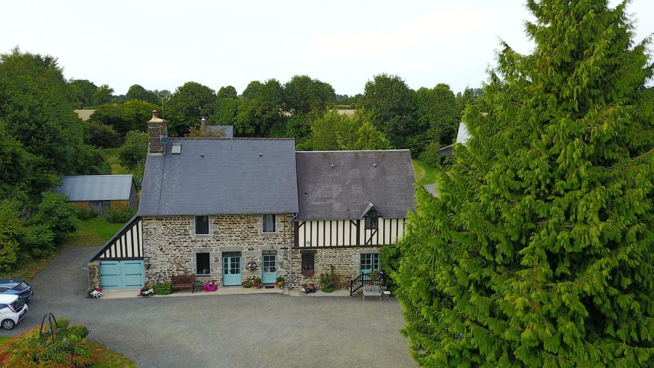 Maison Mai Or La Petite Maison Mai Or La Petite Grange Or All Three La Chapelle-Uree Bagian luar foto