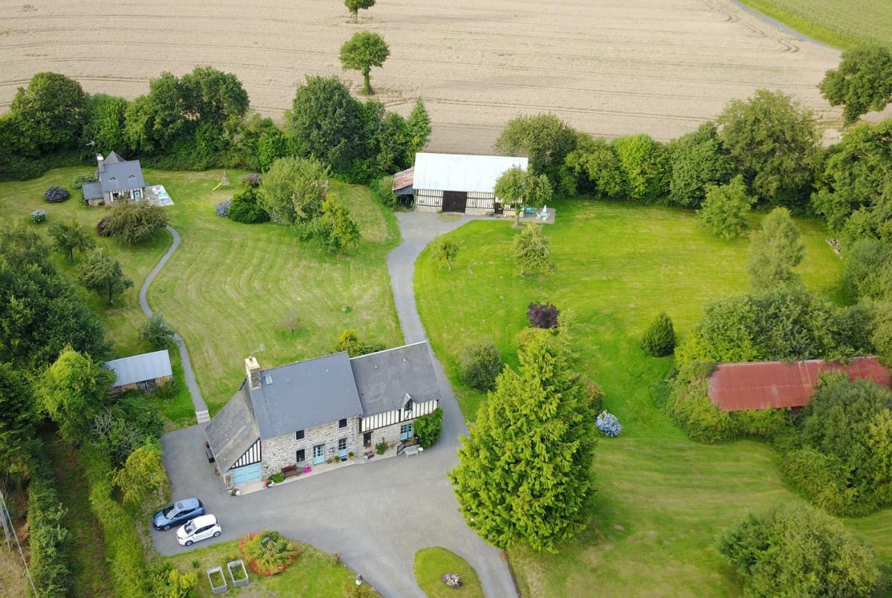 Maison Mai Or La Petite Maison Mai Or La Petite Grange Or All Three La Chapelle-Uree Bagian luar foto